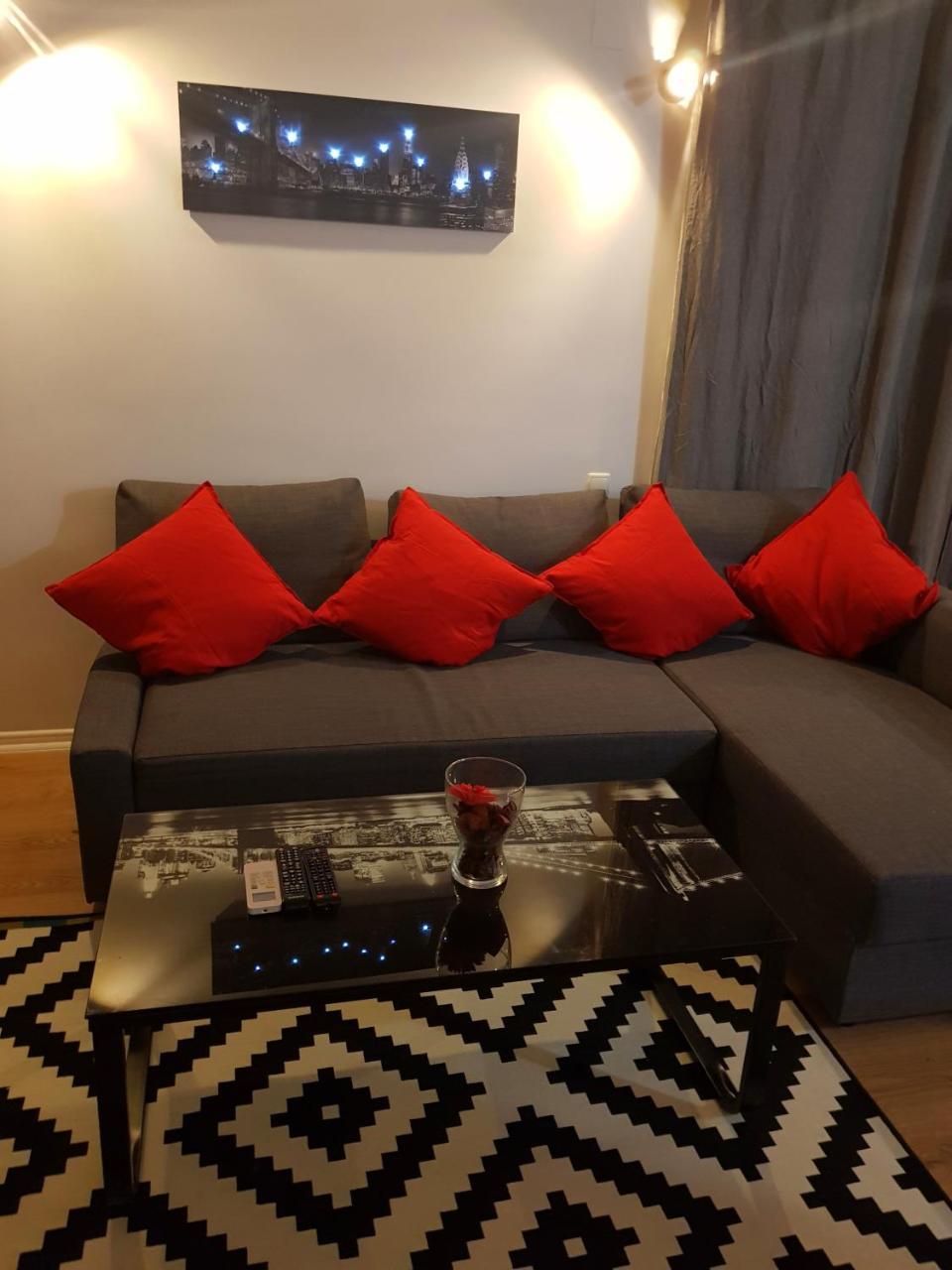 Modern Apartment With Pool In North Bucharest Cretuleasca Экстерьер фото